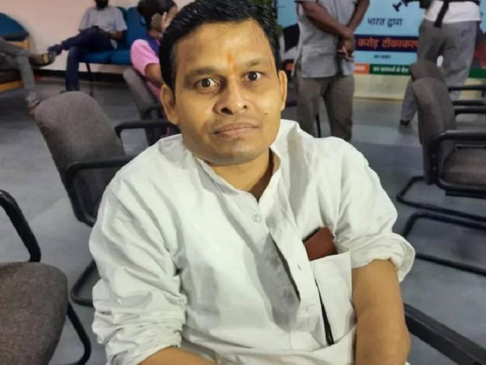 Meet Arun Rai, who was administered the 100th crore COVID-19 vaccine dose | १०० कोटी डोस पूर्ण! ऐतिहासिक डोसचा मानकरी कोण? मोदींनी भेट घेतली, पण एका गोष्टीची खंत Meet Arun Rai, who was administered the 100th crore COVID-19 vaccine dose | १०० कोटी डोस पूर्ण! ऐतिहासिक डोसचा मानकरी कोण? मोदींनी भेट घेतली, पण एका गोष्टीची खंत