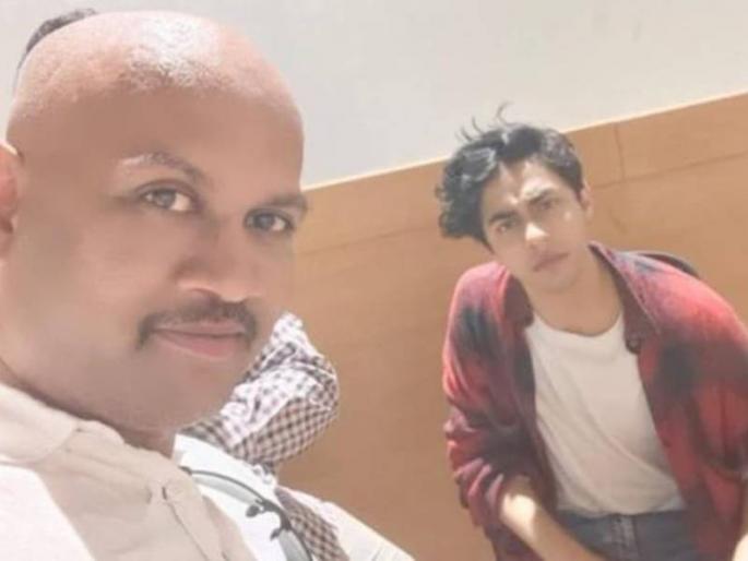 mumbai drug case aryan khan asked me to call his parents claims kp gosavi | Aryan Khan Drugs Case: 'आर्यननंच घरी फोन करण्याची विनंती केली', सेल्फी टिपणारा किरण गोसावी अखेर समोर, केला मोठा खुलासा! mumbai drug case aryan khan asked me to call his parents claims kp gosavi | Aryan Khan Drugs Case: 'आर्यननंच घरी फोन करण्याची विनंती केली', सेल्फी टिपणारा किरण गोसावी अखेर समोर, केला मोठा खुलासा!