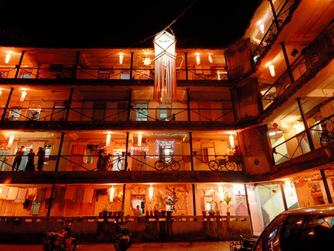 What helps a sky lantern hanging high on Diwali to Pitaras? Read in detail about the prevailing folklore! | Diwali 2021 :दिवाळीत उंच टांगलेला आकाशकंदील पितरांना कोणती मदत करतो? प्रचलित लोकसमजुतीबद्दल सविस्तर वाचा! What helps a sky lantern hanging high on Diwali to Pitaras? Read in detail about the prevailing folklore! | Diwali 2021 :दिवाळीत उंच टांगलेला आकाशकंदील पितरांना कोणती मदत करतो? प्रचलित लोकसमजुतीबद्दल सविस्तर वाचा!