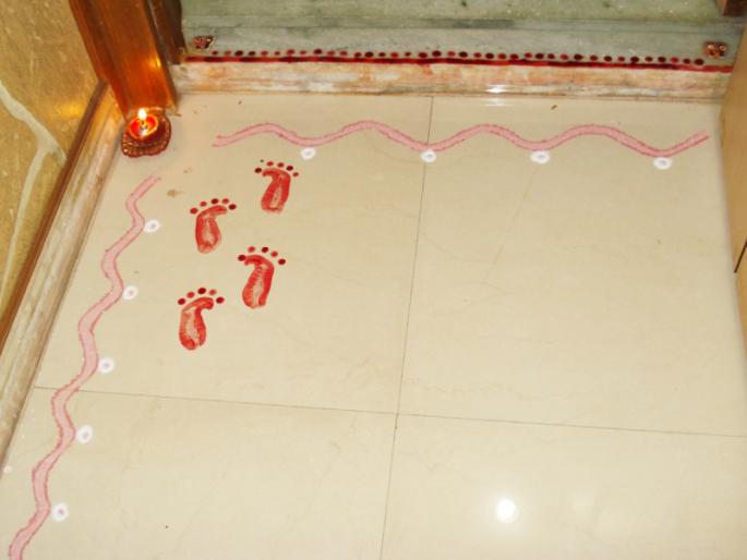 Diwali 2021: If Lakshmi, who came home on the occasion of Lakshmi Puja, wants to stay forever, Vastushastra says ... | Diwali 2021: लक्ष्मीपूजेच्या निमित्ताने घरी आलेली लक्ष्मी कायम मुक्कामी राहावी वाटत असेल तर वास्तुशास्त्र सांगते... Diwali 2021: If Lakshmi, who came home on the occasion of Lakshmi Puja, wants to stay forever, Vastushastra says ... | Diwali 2021: लक्ष्मीपूजेच्या निमित्ताने घरी आलेली लक्ष्मी कायम मुक्कामी राहावी वाटत असेल तर वास्तुशास्त्र सांगते...