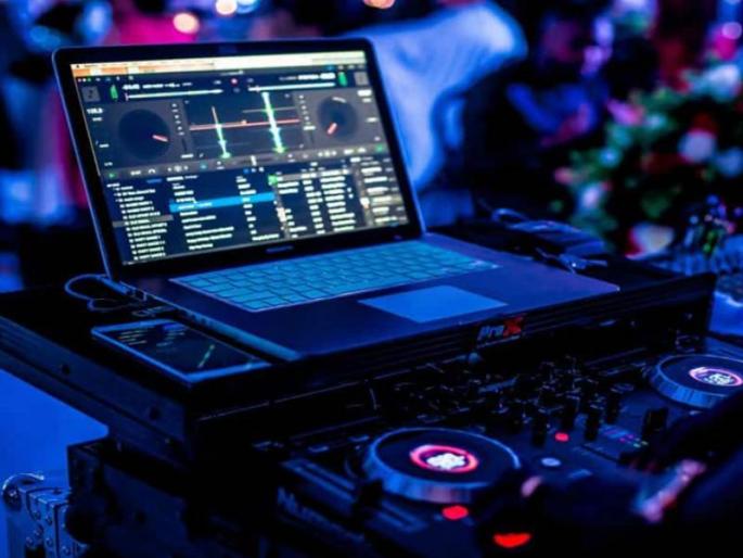 poultry farm owner claims 63 chickens died due to loud dj playing in the wedding | DJ च्या दणदणाटामुळे ६३ कोंबड्यांचा जीव गेला, भरपाईची केली मागणी poultry farm owner claims 63 chickens died due to loud dj playing in the wedding | DJ च्या दणदणाटामुळे ६३ कोंबड्यांचा जीव गेला, भरपाईची केली मागणी