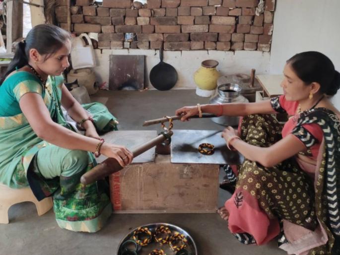 Empowerment to Entrepreneurship How Tiroda Women Are Driving Rural Economy | सक्षमीकरणातून उद्योजकतेकडे! तिरोड्यातील महिला चालवताहेत ग्रामीण अर्थव्यवस्था Empowerment to Entrepreneurship How Tiroda Women Are Driving Rural Economy | सक्षमीकरणातून उद्योजकतेकडे! तिरोड्यातील महिला चालवताहेत ग्रामीण अर्थव्यवस्था