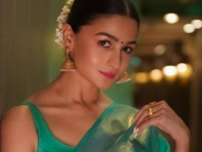 alia bhatt building sanitized by bmc post kareena turned corona positive | Alia Bhatt Covid-19: आलिया भट्ट 'हायरिस्क कॉन्टॅक्ट' असल्याचं BMCनं केलं मान्य, सॅनिटाइज केलं संपूर्ण घर; पण अभिनेत्री इव्हेंटमध्ये व्यग्र! alia bhatt building sanitized by bmc post kareena turned corona positive | Alia Bhatt Covid-19: आलिया भट्ट 'हायरिस्क कॉन्टॅक्ट' असल्याचं BMCनं केलं मान्य, सॅनिटाइज केलं संपूर्ण घर; पण अभिनेत्री इव्हेंटमध्ये व्यग्र!