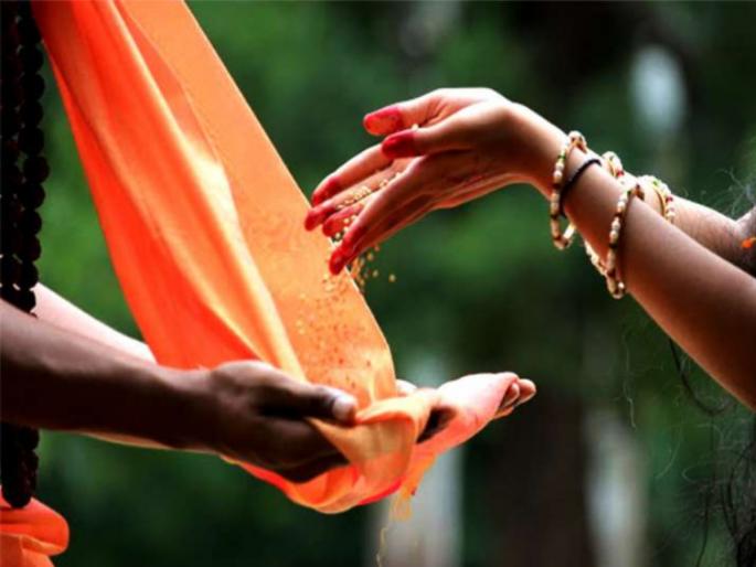 Find out what kind of charity brings goodness and be motivated to give! | कोणत्या प्रकारचे दान केल्याने कोणते पुण्य मिळते ते जाणून घ्या आणि दानास प्रवृत्त व्हा! Find out what kind of charity brings goodness and be motivated to give! | कोणत्या प्रकारचे दान केल्याने कोणते पुण्य मिळते ते जाणून घ्या आणि दानास प्रवृत्त व्हा!