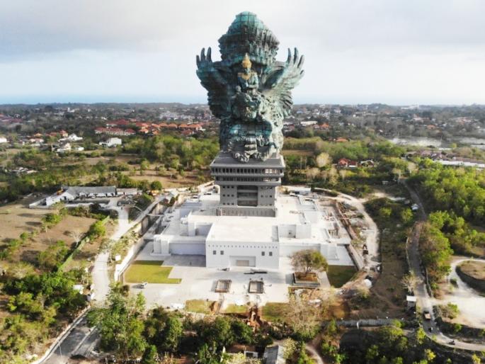Indonesia has the world's tallest statue of Vishnu; Who are its creators? Learn more! | इंडोनेशियात साकारली आहे जगातील सर्वात उंच विष्णुमूर्ती; कोण आहेत तिचे रचेते? सविस्तर जाणून घ्या! Indonesia has the world's tallest statue of Vishnu; Who are its creators? Learn more! | इंडोनेशियात साकारली आहे जगातील सर्वात उंच विष्णुमूर्ती; कोण आहेत तिचे रचेते? सविस्तर जाणून घ्या!