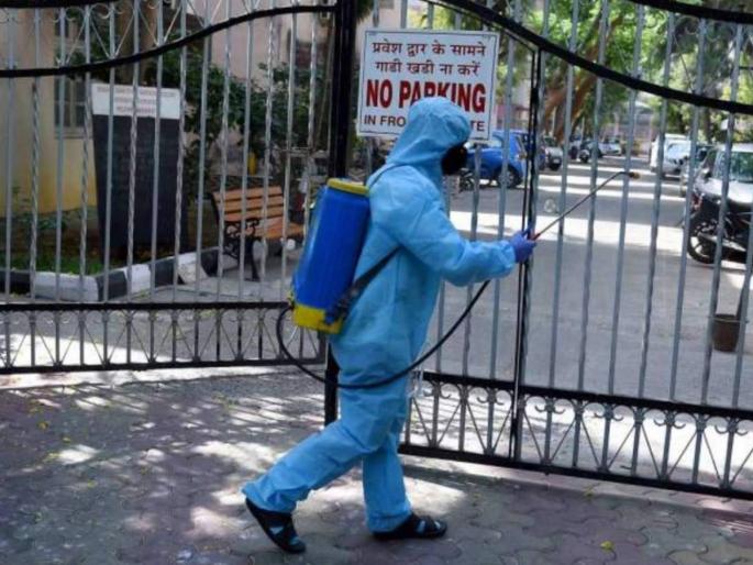 Maharashtra BMC issues fresh guidelines for sealing of buildings in Mumbai | Mumbai Corona Updates: मुंबईत रहिवासी इमारतीत १० पेक्षा अधिक रुग्ण आढळल्यास इमारत सील होणार, नवी नियमावली जाहीर Maharashtra BMC issues fresh guidelines for sealing of buildings in Mumbai | Mumbai Corona Updates: मुंबईत रहिवासी इमारतीत १० पेक्षा अधिक रुग्ण आढळल्यास इमारत सील होणार, नवी नियमावली जाहीर