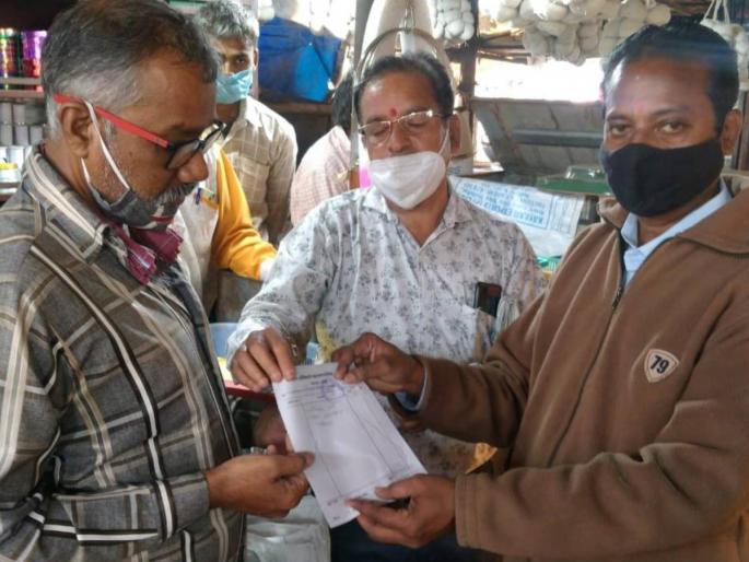 KDMC action against banned plastics continues 1 lakh 60 thousand fines collected in two days | प्रतिबंधित प्लास्टिक विरोधात केडीएमसीची कारवाई सुरूच!; दोन दिवसात 1 लाख 60 हजार दंड वसूल KDMC action against banned plastics continues 1 lakh 60 thousand fines collected in two days | प्रतिबंधित प्लास्टिक विरोधात केडीएमसीची कारवाई सुरूच!; दोन दिवसात 1 लाख 60 हजार दंड वसूल