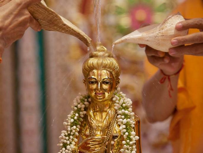 Why and how do they make a living in god idol? What other rituals? Read on! | देवाच्या मूर्तीत देवत्व येण्यासाठी प्राणप्रतिष्ठा का आणि कशी करतात? आणखी विधी कोणते? वाचा! Why and how do they make a living in god idol? What other rituals? Read on! | देवाच्या मूर्तीत देवत्व येण्यासाठी प्राणप्रतिष्ठा का आणि कशी करतात? आणखी विधी कोणते? वाचा!