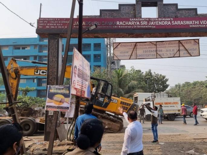 KDMC finally broke the entry gate | अखेर केडीएमसीने " ती" कमान तोडली ! KDMC finally broke the entry gate | अखेर केडीएमसीने " ती" कमान तोडली !