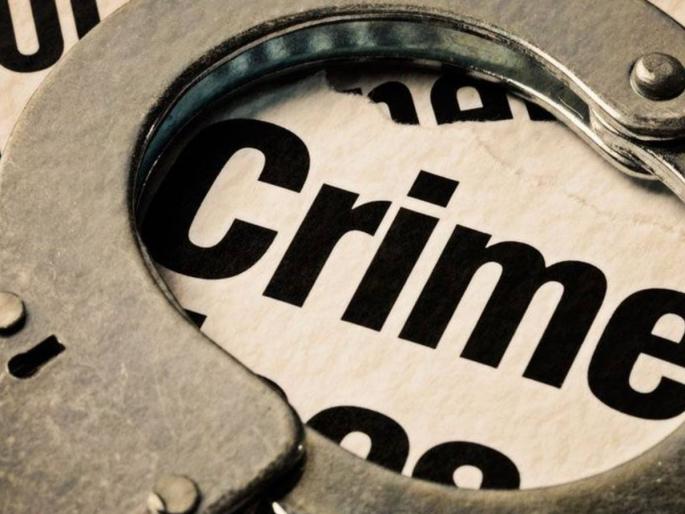 Vandalism and burglary of 40-year-old girlfriend's house as her 64-year-old boyfriend did not pay | ६४ वर्षीय प्रियकराने पैसे दिले नाहीत म्हणून ४० वर्षीय प्रेयसीची घरात घुसून तोडफोड व चोरी Vandalism and burglary of 40-year-old girlfriend's house as her 64-year-old boyfriend did not pay | ६४ वर्षीय प्रियकराने पैसे दिले नाहीत म्हणून ४० वर्षीय प्रेयसीची घरात घुसून तोडफोड व चोरी