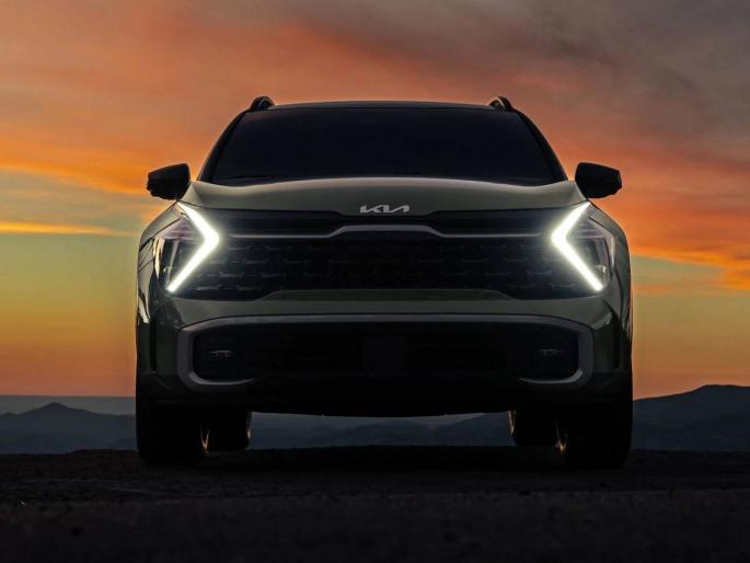 kia recalls more than 4 lakhs cars due to airbag problem | KIA कारच्या सेफ्टी फीचर्समध्ये त्रुटी, कंपनीनं ४ लाख कार परत मागवल्या; काय आढळलं वाचा... kia recalls more than 4 lakhs cars due to airbag problem | KIA कारच्या सेफ्टी फीचर्समध्ये त्रुटी, कंपनीनं ४ लाख कार परत मागवल्या; काय आढळलं वाचा...