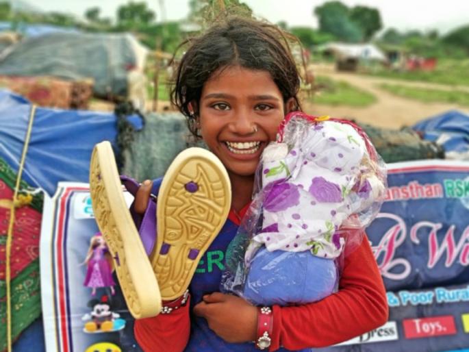 Vastutips: Be sure to donate clothes but avoid these 'mistakes' while donating! | Vastutips: वस्त्रदान अवश्य करा मात्र दान करताना 'या' चुका टाळा! Vastutips: Be sure to donate clothes but avoid these 'mistakes' while donating! | Vastutips: वस्त्रदान अवश्य करा मात्र दान करताना 'या' चुका टाळा!