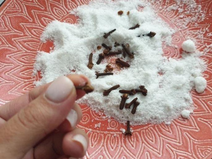 For prosperity in the house, you must use salt as given in Vastu Shastra! | घरात वैभवलक्ष्मी नांदावी यासाठी वास्तू शास्त्रात दिल्यानुसार मिठाचा वापर अवश्य करा! For prosperity in the house, you must use salt as given in Vastu Shastra! | घरात वैभवलक्ष्मी नांदावी यासाठी वास्तू शास्त्रात दिल्यानुसार मिठाचा वापर अवश्य करा!