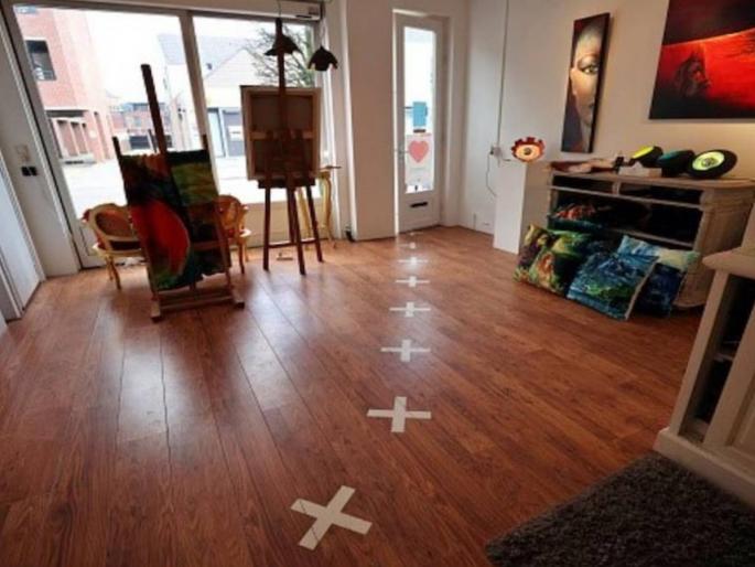 unique border of two countries passes through middle of house baarle town belgian dutch border | घराच्या बेडरुममधून जाते दोन देशांची सीमारेषा! कूस बदलताच माणूस थेट दुसऱ्या देशात unique border of two countries passes through middle of house baarle town belgian dutch border | घराच्या बेडरुममधून जाते दोन देशांची सीमारेषा! कूस बदलताच माणूस थेट दुसऱ्या देशात