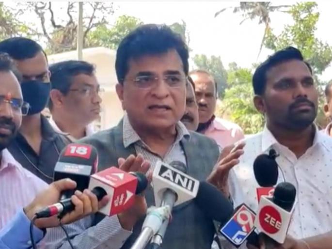 Chief Minister will have to answer to the people kirit Somaiya met the Governor on the issue of 19 bungalows | मुख्यमंत्र्यांना जनतेला उत्तर द्यावंच लागणार; १९ बंगल्यांच्या मुद्द्यावरुन सोमय्यांनी घेतली राज्यपालांची भेट Chief Minister will have to answer to the people kirit Somaiya met the Governor on the issue of 19 bungalows | मुख्यमंत्र्यांना जनतेला उत्तर द्यावंच लागणार; १९ बंगल्यांच्या मुद्द्यावरुन सोमय्यांनी घेतली राज्यपालांची भेट