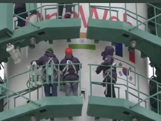 Russia vs Ukraine War russian space agency remove some flags from russian space rocket baikonur indian flag remains | Russia vs Ukraine War: अमेरिका, ब्रिटन, जपान, जर्मनी; रॉकेटवरचे झेंडे पुसत सुटला रशिया; भारताचा तिरंगा येताच... Russia vs Ukraine War russian space agency remove some flags from russian space rocket baikonur indian flag remains | Russia vs Ukraine War: अमेरिका, ब्रिटन, जपान, जर्मनी; रॉकेटवरचे झेंडे पुसत सुटला रशिया; भारताचा तिरंगा येताच...