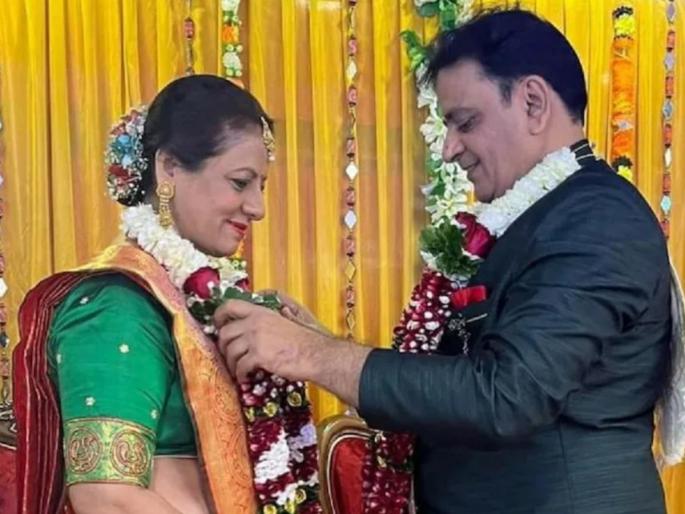 cancer survivor woman second marriage son wrote emotional post | वयाच्या ५३ वर्षी आईचं जडलं प्रेम, दुसऱ्यांदा केलं लग्न; भावूक झालेल्या मुलानं शेअर केला फोटो अन् सांगितली आईच्या जिद्दीची कहाणी... cancer survivor woman second marriage son wrote emotional post | वयाच्या ५३ वर्षी आईचं जडलं प्रेम, दुसऱ्यांदा केलं लग्न; भावूक झालेल्या मुलानं शेअर केला फोटो अन् सांगितली आईच्या जिद्दीची कहाणी...