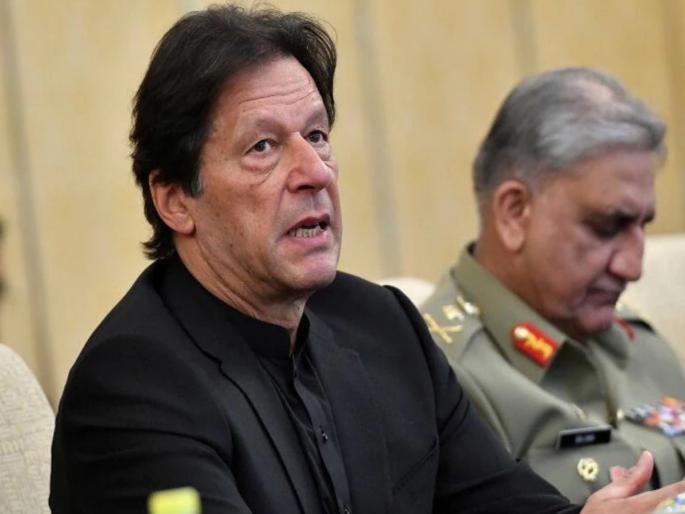 pak opposition parties bring no confidence motion against pm imran says army is with me | रशियाहून परतताच इम्रान खान यांची खूर्ची धोक्यात आली; लगेच आर्मीची आठवण झाली pak opposition parties bring no confidence motion against pm imran says army is with me | रशियाहून परतताच इम्रान खान यांची खूर्ची धोक्यात आली; लगेच आर्मीची आठवण झाली