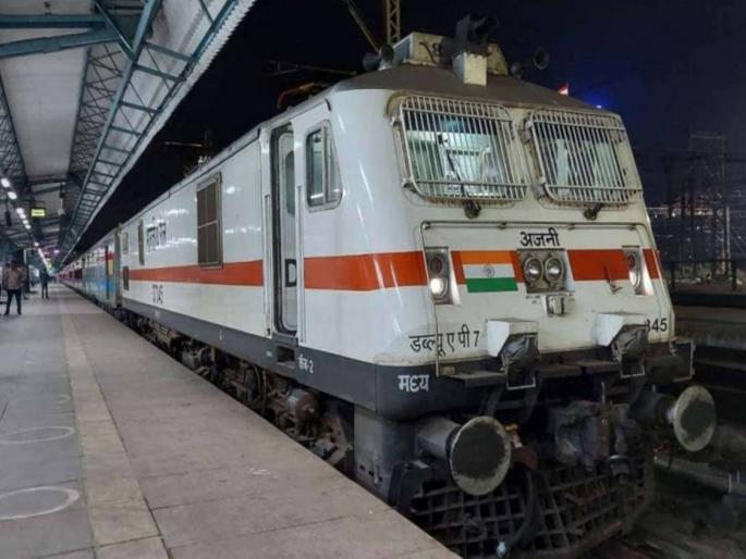 Railways Started Providing Linen Blankets And Curtains Inside Trains A Big Gift Before Holi Celebration | चिंताच मिटली! रेल्वेकडून प्रवाशांना मोठा दिलासा; २ वर्षांपूर्वी बंद केलेली सुविधा पुन्हा सुरू Railways Started Providing Linen Blankets And Curtains Inside Trains A Big Gift Before Holi Celebration | चिंताच मिटली! रेल्वेकडून प्रवाशांना मोठा दिलासा; २ वर्षांपूर्वी बंद केलेली सुविधा पुन्हा सुरू
