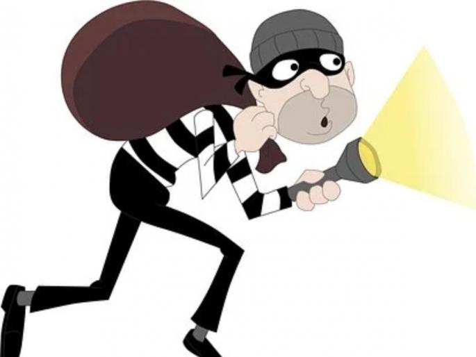 robbery of 1 5 lakh cash from Nashik Municipal Commissioners house in Thane | नाशिक महापालिका आयुक्तांच्या ठाण्यातील घरावर चोरटयांचा डल्ला, दीड लाख लुटले! robbery of 1 5 lakh cash from Nashik Municipal Commissioners house in Thane | नाशिक महापालिका आयुक्तांच्या ठाण्यातील घरावर चोरटयांचा डल्ला, दीड लाख लुटले!