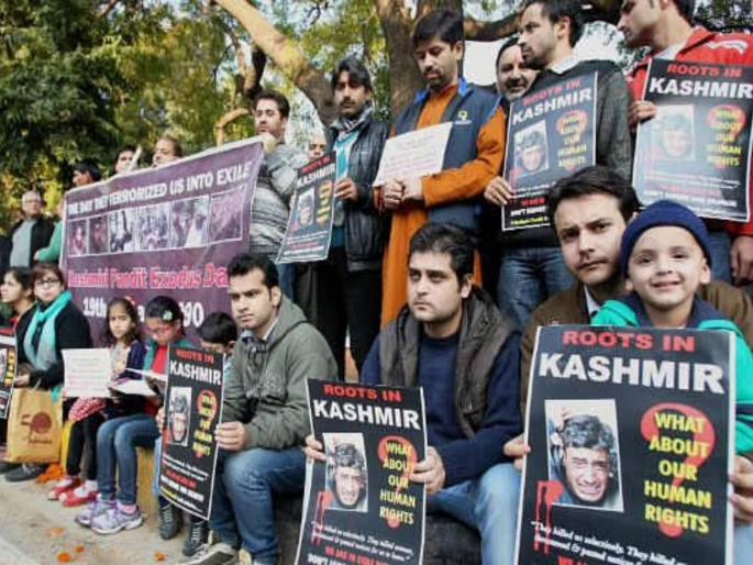 Kashmiri Pandits will soon return home says union minister mukhtar abbas naqvi | रानोमाळ झालेले काश्मिरी पंडित लवकरच ‘घरी’ परततील ! Kashmiri Pandits will soon return home says union minister mukhtar abbas naqvi | रानोमाळ झालेले काश्मिरी पंडित लवकरच ‘घरी’ परततील !