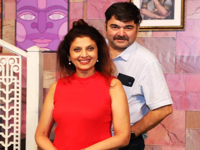 After 36 years Prashant Damle Varsha Usgaonkar came together for drama | 36 वर्षांनी प्रशांत दामले-वर्षा उसगांवकर आले एकत्र; निमित्त ‘सारखं काहीतरी होतंय’चे After 36 years Prashant Damle Varsha Usgaonkar came together for drama | 36 वर्षांनी प्रशांत दामले-वर्षा उसगांवकर आले एकत्र; निमित्त ‘सारखं काहीतरी होतंय’चे