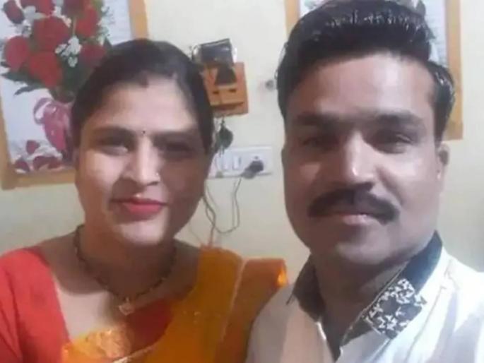 indore news husband stranglehold wife with mobile charger cable then commits suicide by hanging himself | मुलं बाहेर रंगपंचमी खेळत होती, घरात वडिलांनी मोबाईल चार्जरनं आईचा गळा दाबला; अन् मग... indore news husband stranglehold wife with mobile charger cable then commits suicide by hanging himself | मुलं बाहेर रंगपंचमी खेळत होती, घरात वडिलांनी मोबाईल चार्जरनं आईचा गळा दाबला; अन् मग...