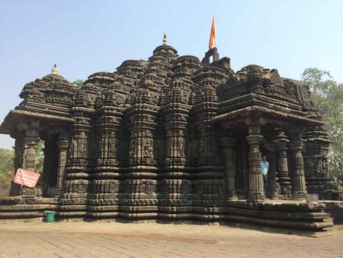 Shiv temple of Ambernath in danger Archaeological department neglects | अंबरनाथच्या शिवमंदिराला धाेका; पुरातत्त्व खात्याचे दुर्लक्ष Shiv temple of Ambernath in danger Archaeological department neglects | अंबरनाथच्या शिवमंदिराला धाेका; पुरातत्त्व खात्याचे दुर्लक्ष