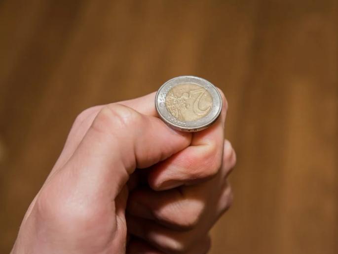 If you want to be successful, keep this 'coin' with you and see the difference! | यशस्वी व्हायचे असेल तर 'हे' नाणे कायम तुमच्या जवळ ठेवा आणि फरक बघा! If you want to be successful, keep this 'coin' with you and see the difference! | यशस्वी व्हायचे असेल तर 'हे' नाणे कायम तुमच्या जवळ ठेवा आणि फरक बघा!