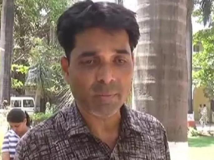 landlord tenant quarrel over removal of pm modi photo from house in indore | घरातील PM मोदींचा फोटो काढण्यासाठी घरमालक आणि भाडेकरुमध्ये तुफान राडा; थेट कमिश्नरपर्यंत पोहोचलं प्रकरण landlord tenant quarrel over removal of pm modi photo from house in indore | घरातील PM मोदींचा फोटो काढण्यासाठी घरमालक आणि भाडेकरुमध्ये तुफान राडा; थेट कमिश्नरपर्यंत पोहोचलं प्रकरण