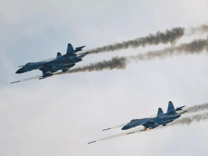 Russian Warplanes Sukhoi Su 27 Armed With Nuclear Weapons Violated Swedish Airspace Amid Ukraine Crisis | Russia Nuclear Weapon: अणुबॉम्बनं सज्ज असलेली रशियन फायटर जेट्स स्वीडनच्या सीमेत शिरली, युरोपात दहशत! Russian Warplanes Sukhoi Su 27 Armed With Nuclear Weapons Violated Swedish Airspace Amid Ukraine Crisis | Russia Nuclear Weapon: अणुबॉम्बनं सज्ज असलेली रशियन फायटर जेट्स स्वीडनच्या सीमेत शिरली, युरोपात दहशत!