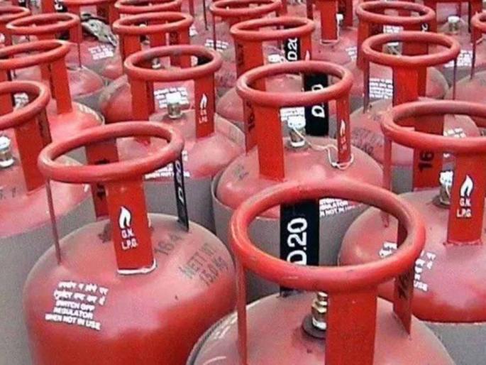 Lpg Cylinder Price Hike Commercial Gas Cylinder Becomes Costlier By Rs 250 From Today | एप्रिल फूल नव्हे, एप्रिल फायर! सर्वसामान्यांना महागाईचा झटका; सिलिंडरच्या दरात मोठी वाढ Lpg Cylinder Price Hike Commercial Gas Cylinder Becomes Costlier By Rs 250 From Today | एप्रिल फूल नव्हे, एप्रिल फायर! सर्वसामान्यांना महागाईचा झटका; सिलिंडरच्या दरात मोठी वाढ