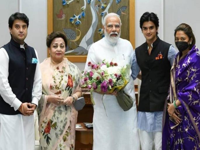 Scindias son appointed Gwalior cricket associations vice president | मोदींच्या भेटीनंतर अवघ्या ४ दिवसांत ज्योतिरादित्य शिंदेंच्या मुलावर मोठी जबाबदारी