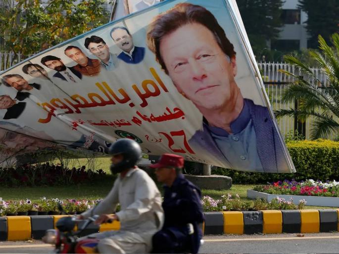 Imran khan personality and popularity not work in pakistan here are some resons | इम्रान यांच्या व्यक्तिमत्त्वाची मोहिनी होतीच...तरीही खेळ का बिघडला? Imran khan personality and popularity not work in pakistan here are some resons | इम्रान यांच्या व्यक्तिमत्त्वाची मोहिनी होतीच...तरीही खेळ का बिघडला?