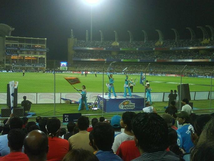 Police on duty during IPL match Forced infiltration into the biobubble area | IPL सामन्यावेळी पोलिसांचा ऑनड्युटी धिंगाणा; बायोबबल क्षेत्रात जबरदस्ती केला शिरकाव Police on duty during IPL match Forced infiltration into the biobubble area | IPL सामन्यावेळी पोलिसांचा ऑनड्युटी धिंगाणा; बायोबबल क्षेत्रात जबरदस्ती केला शिरकाव