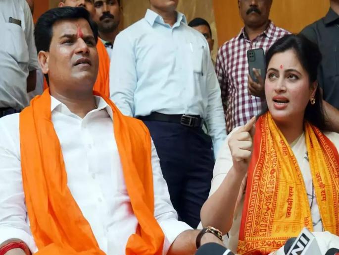 mp navneet rana and mla ravi rana recites hanuman chalisa 101 times in jail | राणा दाम्पत्य रात्रभर पोलीस कोठडीत; जेलमध्ये नेमकं काय घडलं? नवनीत राणांनी सांगितलं mp navneet rana and mla ravi rana recites hanuman chalisa 101 times in jail | राणा दाम्पत्य रात्रभर पोलीस कोठडीत; जेलमध्ये नेमकं काय घडलं? नवनीत राणांनी सांगितलं