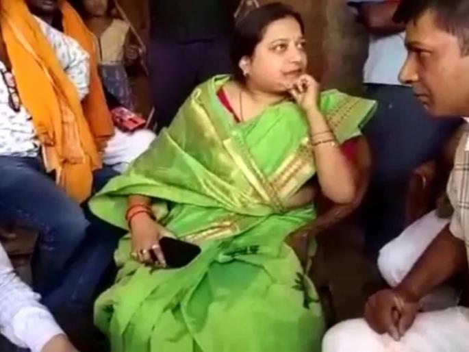 bjp mla ketki singh on video viral threatening tehsildar setting fire to tehsil | बुलडोझर घेऊन कारवाईसाठी आलात, आग लावून टाकेन! भाजप आमदार तहसीलदारावर भडकल्या bjp mla ketki singh on video viral threatening tehsildar setting fire to tehsil | बुलडोझर घेऊन कारवाईसाठी आलात, आग लावून टाकेन! भाजप आमदार तहसीलदारावर भडकल्या