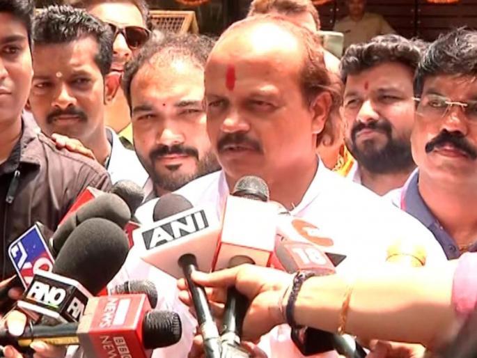 Vasant More present in raj thackeray pune visit yogesh khaire says he will be there in aurangabad | वसंत मोरे अखेर हजर अन् पक्ष सोडल्याच्या चर्चांना मिळाला पूर्णविराम, संभाजी महाराजांच्या समाधीस्थळावर पोहोचले Vasant More present in raj thackeray pune visit yogesh khaire says he will be there in aurangabad | वसंत मोरे अखेर हजर अन् पक्ष सोडल्याच्या चर्चांना मिळाला पूर्णविराम, संभाजी महाराजांच्या समाधीस्थळावर पोहोचले