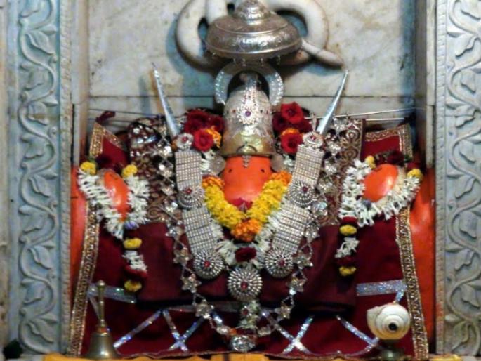 Read about Morya Gosavi place at Chinchwad and information about Bappa's beloved devotee! | वाचा चिंचवड येथील मोरया गोसावी स्थानाची महती आणि बाप्पाच्या लाडक्या भक्ताची माहिती! Read about Morya Gosavi place at Chinchwad and information about Bappa's beloved devotee! | वाचा चिंचवड येथील मोरया गोसावी स्थानाची महती आणि बाप्पाच्या लाडक्या भक्ताची माहिती!