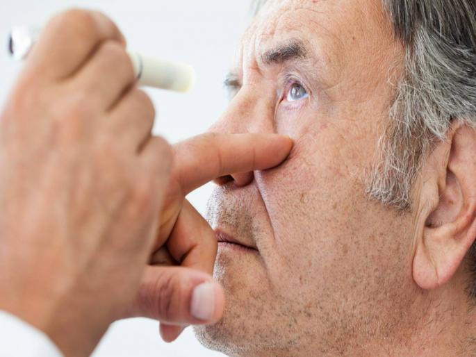 Risk of vision loss blindness due to smoking | धुम्रपानामुळे दृष्टी कमी होण्याचा, अंधत्व येण्याचा धोका Risk of vision loss blindness due to smoking | धुम्रपानामुळे दृष्टी कमी होण्याचा, अंधत्व येण्याचा धोका