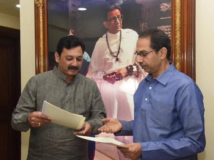 sambhajiraje chhatrapati likely to join shiv sena cm uddhav thackeray message to sambhajiraje | शिवबंधन बांधण्यासाठी 'वर्षा'वर या!, मुख्यमंत्री उद्धव ठाकरेंचा संभाजीराजे छत्रपतींना निरोप; पक्षप्रवेश निश्चित? sambhajiraje chhatrapati likely to join shiv sena cm uddhav thackeray message to sambhajiraje | शिवबंधन बांधण्यासाठी 'वर्षा'वर या!, मुख्यमंत्री उद्धव ठाकरेंचा संभाजीराजे छत्रपतींना निरोप; पक्षप्रवेश निश्चित?