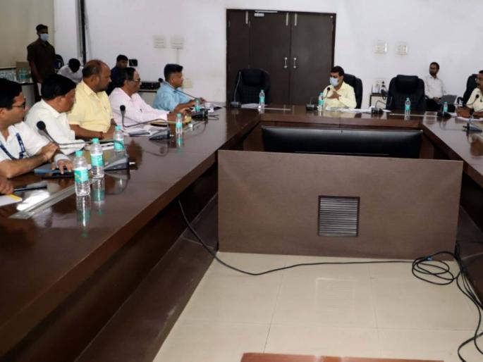 Prioritize non cleaning demolish dangerous buildings immediately Order of Municipal Commissioner | नालेसफाईला प्राधान्य द्या, धोकादायक इमारती तात्काळ खाली करा; महापालिका आयुक्तांचे आदेश Prioritize non cleaning demolish dangerous buildings immediately Order of Municipal Commissioner | नालेसफाईला प्राधान्य द्या, धोकादायक इमारती तात्काळ खाली करा; महापालिका आयुक्तांचे आदेश