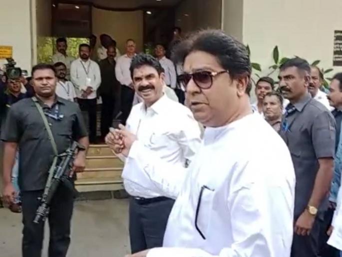 mns chief raj thackeray comment on media crowd says this looks like australia fielding | "...तेव्हा अशी फिल्डिंग लावली होती", पत्रकारांचा गराडा अन् राज ठाकरेंची मिश्किल प्रतिक्रिया; पाहा VIDEO mns chief raj thackeray comment on media crowd says this looks like australia fielding | "...तेव्हा अशी फिल्डिंग लावली होती", पत्रकारांचा गराडा अन् राज ठाकरेंची मिश्किल प्रतिक्रिया; पाहा VIDEO