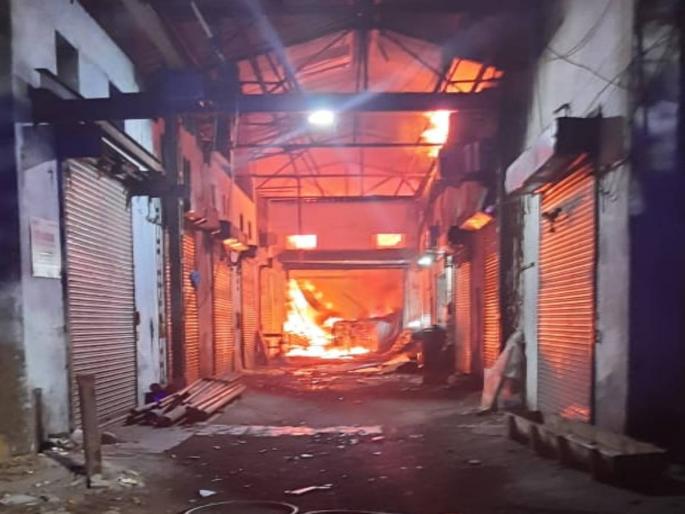 Fire at Wagle Estate in Thane fire brigade reached at the spot | VIDEO: ठाण्यात वागळे इस्टेट येथील कंपनीत भीषण आग, अग्निशमन दल घटनास्थळी; स्फोटांचे हादरे कॅमेरात कैद