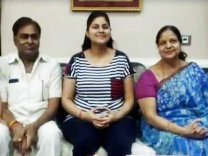 upsc exam success story of shivani goyal | सासरच्या मंडळींकडून छळ, पदरात ७ वर्षांची मुलगी अन् UPSC मध्ये पटकावली १७७ वी रँक! upsc exam success story of shivani goyal | सासरच्या मंडळींकडून छळ, पदरात ७ वर्षांची मुलगी अन् UPSC मध्ये पटकावली १७७ वी रँक!