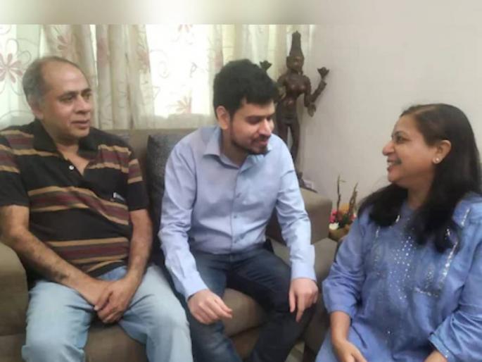 eyesight lost yet mother made son topper of upsc secured 7th rank | दृष्टी गेली तरीही आईनं मुलाला असं बनवलं UPSC टॉपर, देशातून ७ वी रँक पटकावली!; सम्यकच्या जिद्दीची कहाणी... eyesight lost yet mother made son topper of upsc secured 7th rank | दृष्टी गेली तरीही आईनं मुलाला असं बनवलं UPSC टॉपर, देशातून ७ वी रँक पटकावली!; सम्यकच्या जिद्दीची कहाणी...