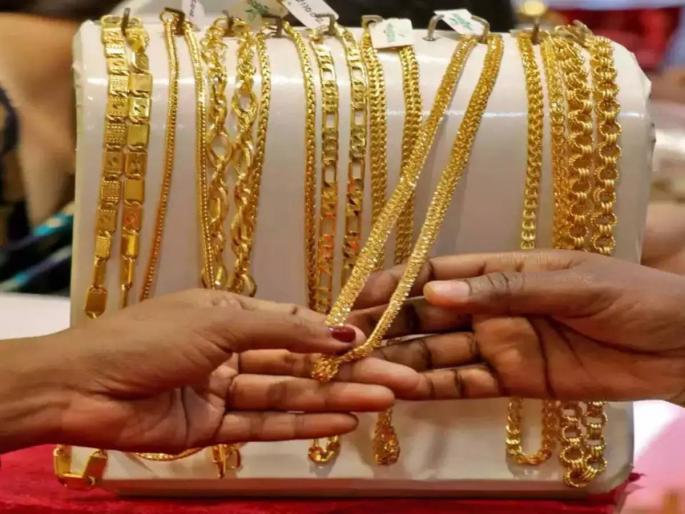Gold Rates today opportunity to buy gold prices will fall further | Gold Rates: सोने खरेदीची सुवर्णसंधी, किमती आणखी उतरणार; घसरणीत खरेदीची साधा संधी!