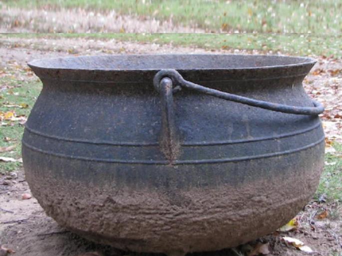 pakistani man boils wife in cauldron in front of 6 children | भयानक! पत्नीची हत्या करुन कढईत उकळू लागला पती; पोटच्या मुलांनी पाहिलं बापाचं घृणास्पद कृत्य pakistani man boils wife in cauldron in front of 6 children | भयानक! पत्नीची हत्या करुन कढईत उकळू लागला पती; पोटच्या मुलांनी पाहिलं बापाचं घृणास्पद कृत्य