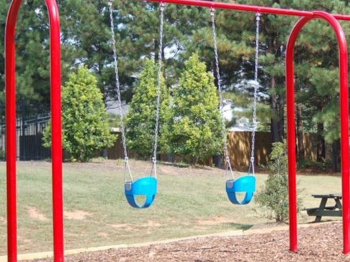 Unfortunate death of eleven year old girl after hanging herself while playing swing Shocking incident in Bhiwandi | झोका खेळताना गळफास लागून अकरा वर्षीय चिमुरडीचा दुर्दैवी मृत्यू; भिवंडीतील धक्कादायक घटना Unfortunate death of eleven year old girl after hanging herself while playing swing Shocking incident in Bhiwandi | झोका खेळताना गळफास लागून अकरा वर्षीय चिमुरडीचा दुर्दैवी मृत्यू; भिवंडीतील धक्कादायक घटना