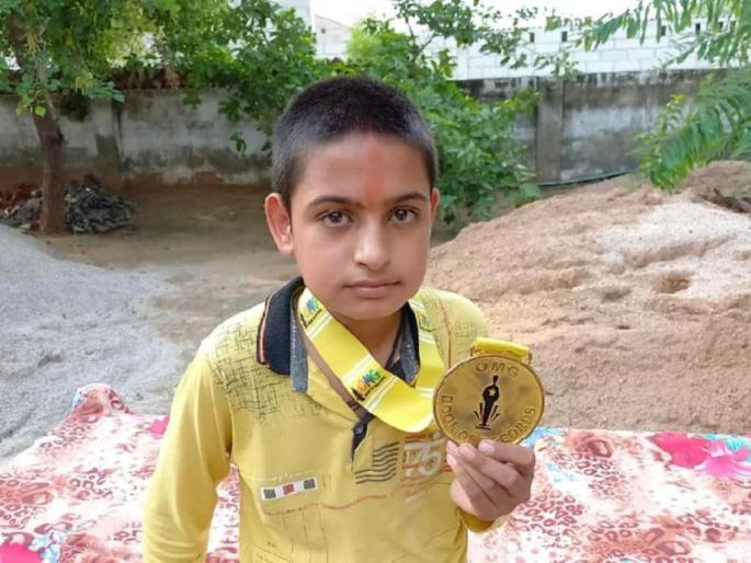 kartik jakhad guinness world record success story develop mobile application studied in harvard university | तुटलेल्या फोनवर कोडिंग शिकला, आता थेट Harvard University मध्ये पोहोचला; शेतकऱ्याच्या १२ वर्षीय मुलाची अभिमानास्पद कहाणी! kartik jakhad guinness world record success story develop mobile application studied in harvard university | तुटलेल्या फोनवर कोडिंग शिकला, आता थेट Harvard University मध्ये पोहोचला; शेतकऱ्याच्या १२ वर्षीय मुलाची अभिमानास्पद कहाणी!